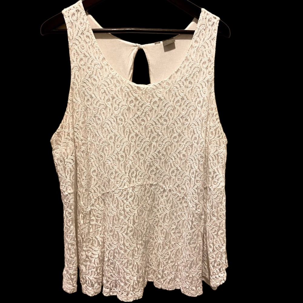 Ladies white lace top - fully lined with key hole back